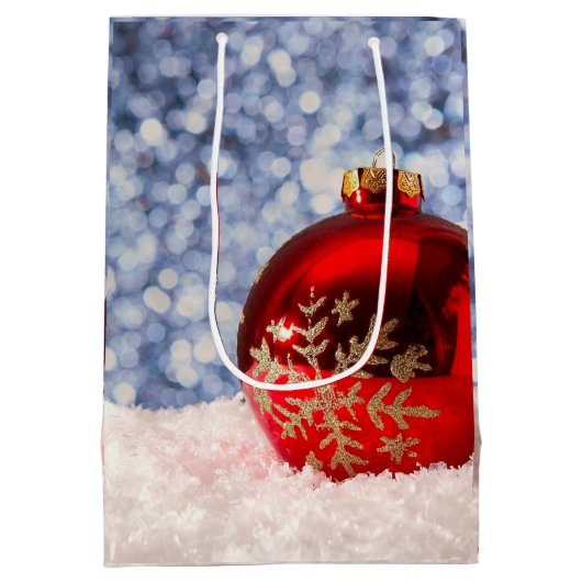 Red Snowflake Christmas Bauble Medium Cadeauzakje (Achterkant)