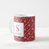 Red Snowflake Swirl Monogram Name Koffiemok (Voorkant links)