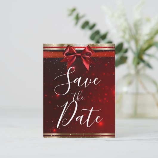 Red Sparkle Chic Bow Elegant Holiday Save the Date Aankondigingskaart (Staand voorkant)