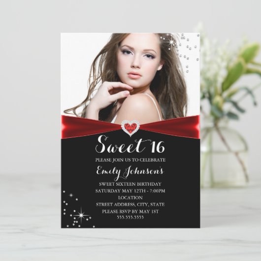 Red Sparkle Heart Sweet 16 Birthday Invitation Kaart (Staand voorkant)
