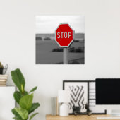 Red Stop Road Sign Minimalistisch Fotografie Poste Poster (Thuiskantoor)