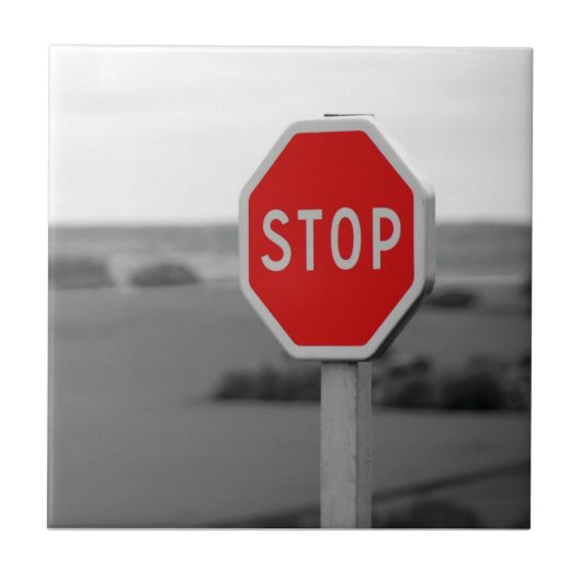 Red Stop Road Sign Minimalistisch Fotografie Poste Tegeltje (Voorkant)