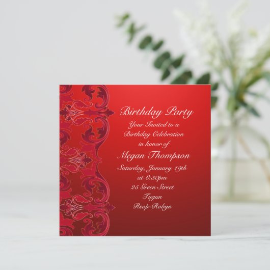 Red Swirl Damask Verjaardag Uitnodiging (Staand voorkant)