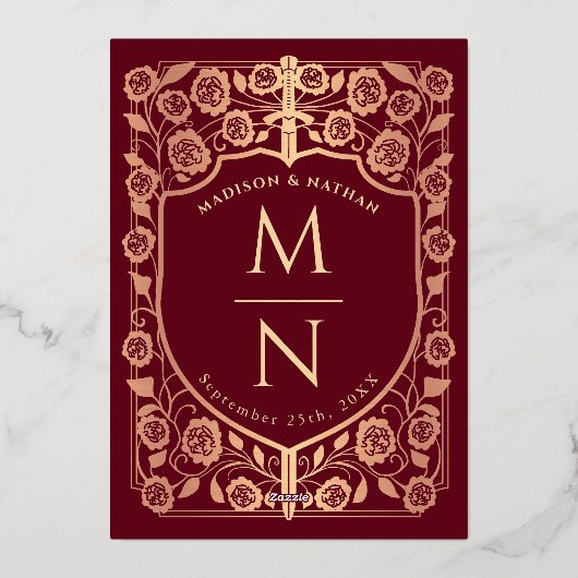 Red Sword Shield middeleeuwse monogram bruiloft Folie Uitnodiging (Achterkant)