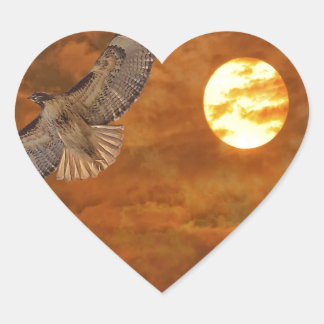Red Tailed Hawk en Red Skies Hart Sticker