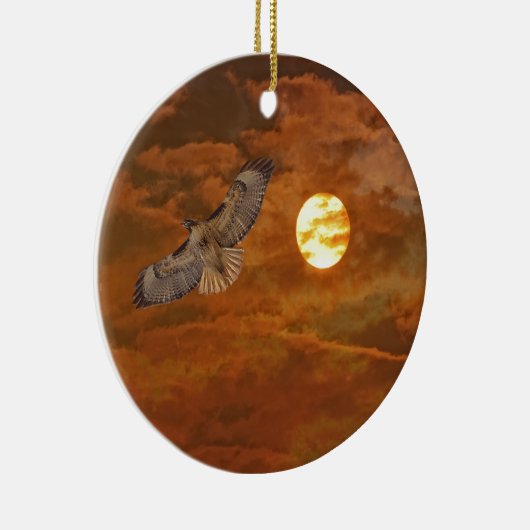 Red Tailed Hawk en Rode Skies Keramisch Ornament (Rechts)