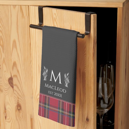 Red Tartan Gepersonaliseerde Monogram Brits Zwart Theedoek (Derde Gevouwen)