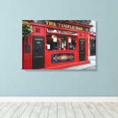 Red Temple Bar pub in Dublin canvas Afdruk (Insitu (Houten vloer))