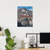 Red Train Pine Snow Covering Mountains Zwitserland Poster (Thuiskantoor)