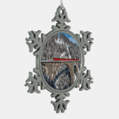 Red Train Pine Snow Covering Mountains Zwitserland Tin Sneeuwvlok Ornament (Links)