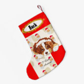 Red Tri Aussie Puppy w/Santa Stocking Kleine Kerstsok (Achterkant (Hangend))
