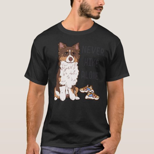 Red tri Australian Shepherd - NOOIT HIKE ALONE Cla T-shirt (Voorkant)