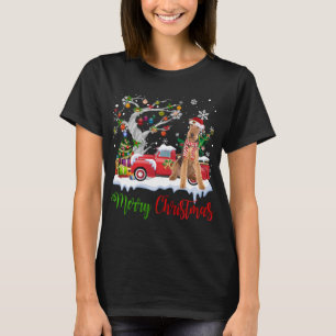 Red Truck Merry kerstboom Airedale Terrier Pa T-shirt