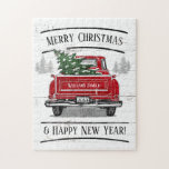 Red Truck met kerstboomnaam Legpuzzel<br><div class="desc">Neem contact op met je familie om deze rotsachtige puzzel te maken. Dit ontwerp is voorzien van een rode vrachtwagen met kerstboom op een witte weersachtergrond met pijnbomen. De zwarte typografie luidt: "Vrolijk Kerstfeest en gelukkig Nieuwjaar!" De achterkant van de vrachtwagen heeft je familienaam en het jaar om je aan...</div>