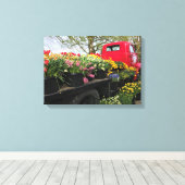 Red Truck met Spring Flowers & Rainbow Canvas Afdruk (Insitu (Houten vloer))