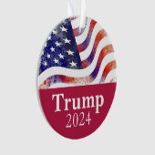 Red Trump 2024 Faded Amerikaanse vlag campagne Ornament (voorkant)