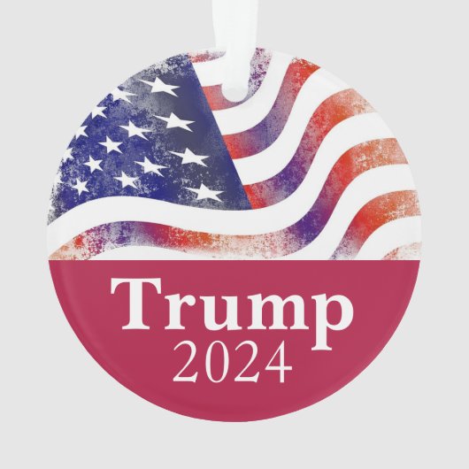 Red Trump 2024 Faded Amerikaanse vlag campagne Ornament (achterkant)