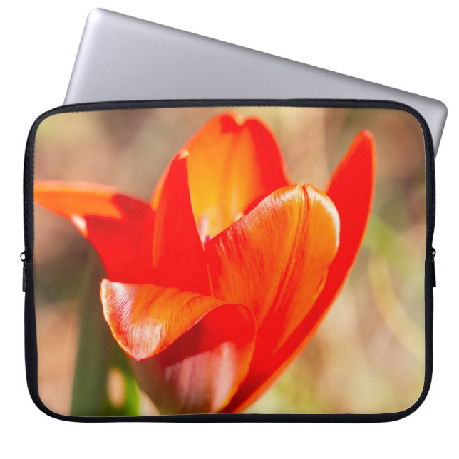 Red Tulip Blossom Laptop Sleeve (Voorkant)