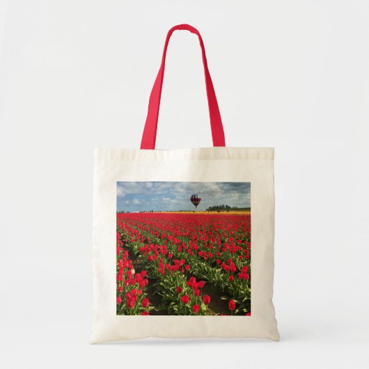 Red Tulip Field met Hot Air Ballon Tote Bag (Voorkant)