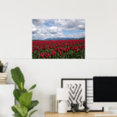 Red Tulip Field Poster (Thuiskantoor)