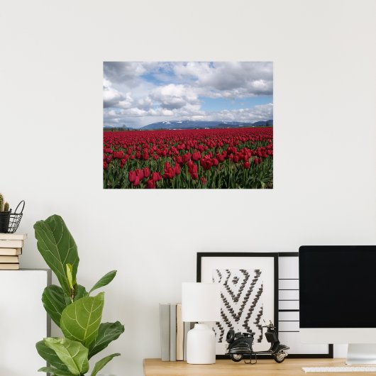 Red Tulip Field Poster (Thuiskantoor)