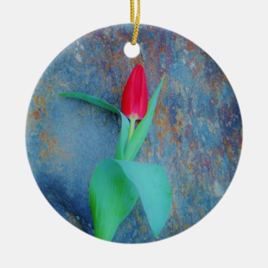 Red Tulp op blauw grijze laat Keramisch Ornament (Voorkant)