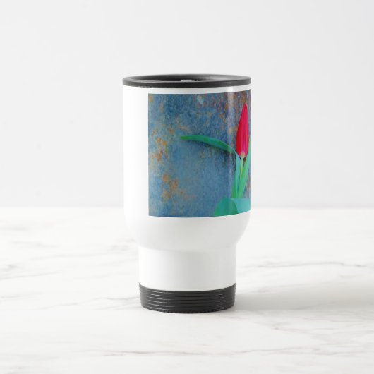 Red Tulp op blauw grijze laat Reisbeker (Center)