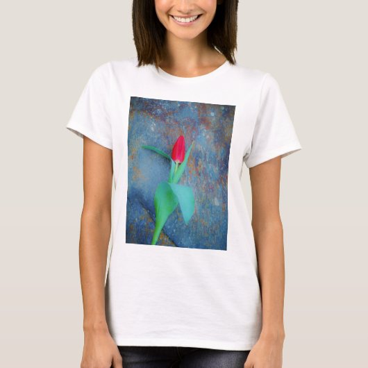 Red Tulp op blauw grijze laat T-shirt (Voorkant)