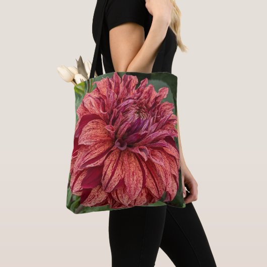 Red Variegated Dahlia Bloom Floral Tote Bag (Dichtbij)