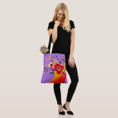 Red Vase of Flowers Large Canvas tas (Op model)