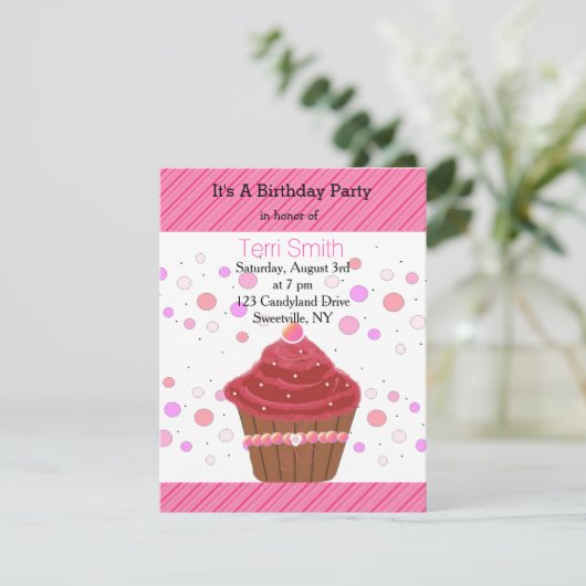 Red Velvet Cupcake Uitnodiging (Staand voorkant)