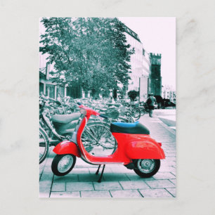Red Vespa in München Briefkaart