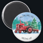 Red Vintage Tractor Christmas Tree Voeg naam toe Magneet<br><div class="desc">Deze magneet is voorzien van een rode tractor die een kerstboom in een wagen erachter trekt met een winterscène met sneeuw en bomen erachter. Het bericht luidt "Williams Family Tree". Personaliseer met je eigen naam, Onder de tractor staat "Christmas 20xx". Voeg het juiste jaar toe bij het personaliseren. Ontworpen door...</div>