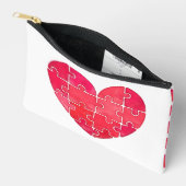 Red watercolor heart composed of separate bits etui (Open)