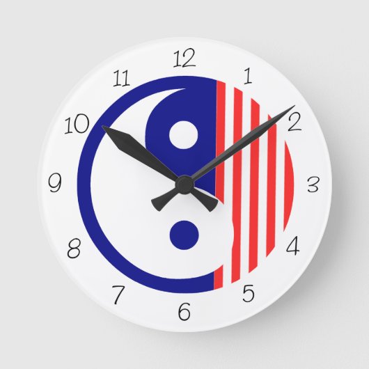 Red, White and Blue Yin Yang Round Clock Ronde Klok (Voorkant)