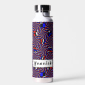 Red White Blue Checker Spiral door Kenneth Yoncich Waterfles (Links)