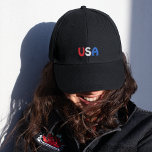 Red White en Blue USA Black Pet<br><div class="desc">De rode, witte en blauwe VS borduurden op een aantrekkelijk zwart baseball-pet. Patriottisch cadeau. Politiek pet. Creëer je eigen cadeau.</div>