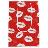 Red White Kiss Lips Flirty Love Valentine's day Medium Cadeauzakje (Achterkant)