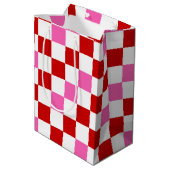 Red White Pink Checkered Pattern Design  Medium Cadeauzakje (Achterkant Gekanteld)