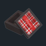 Red White Pset Tartan | Jouw namen toevoegen Premium Opbergdoosje<br><div class="desc">Dit rode en witte vlakvormig ontwerp heeft een repetitief gecontroleerd/tartan patroon dat licht getextureerd is. Het is een helder,  stijlvol vlechtpatroon.</div>