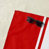 Red White Racing Stripes Gold Monogrammed Pool Strandlaken (In situ)