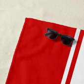 Red White Racing Stripes Gold Monogrammed Pool Strandlaken (In situ)