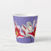 Red White Tulps sluiten Lila latte Mok (Voorkant)