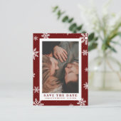 Red Winter Holiday Weddenschap Save the Date Photo Aankondigingskaart (Staand voorkant)