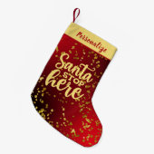 Red with Gold Glitter Santa Stop Here Personalized Kleine Kerstsok (Voorkant (Hangend))