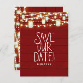 Red Wood & String Lights Rustiek Save The Date Aankondigingskaart (Voorkant / Achterkant)
