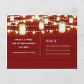 Red Wood & String Lights Rustiek Save The Date Aankondigingskaart (Achterkant)