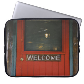 RED WOODEN GESLOTEN DEUR LAPTOP SLEEVE