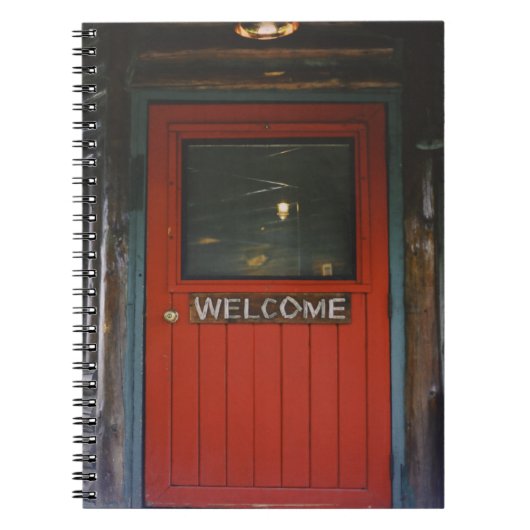 RED WOODEN GESLOTEN DEUR NOTITIEBOEK (Voorkant)