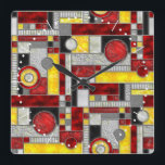 Red Yellow Art Deco Glas in lood Vierkante Klok<br><div class="desc">Deze muurklok heeft een vierkant kunstdecopatroon in digitaal gekleurd glas. Een kleurrijk geometrisch ontwerp in kleuren van rood,  geel en zwart,  ideaal voor een pop kleur in uw thuisdecor. Je kunt het patroon op deze klok groter of kleiner maken.</div>